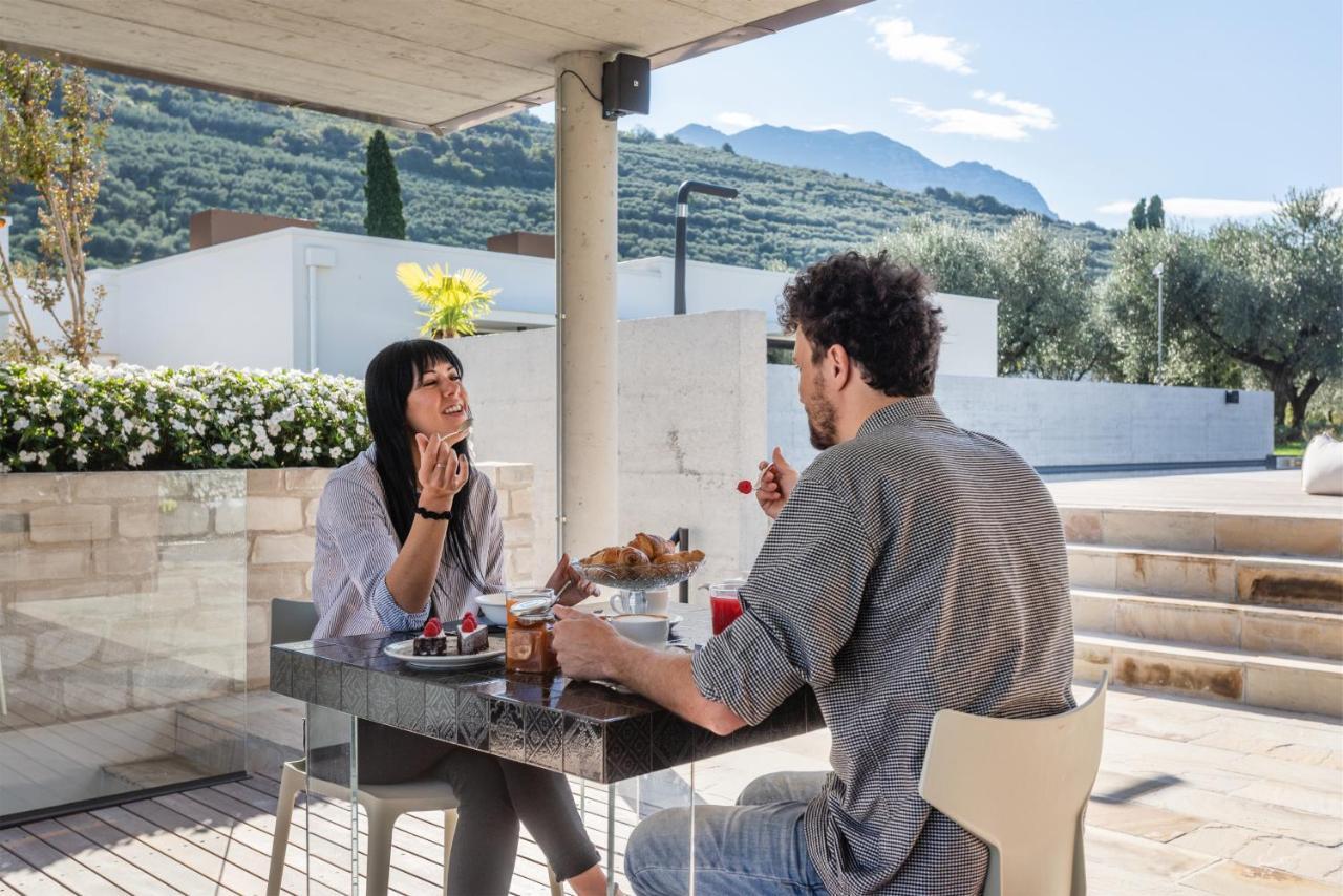 Bed and Breakfast Oleeva Garda Living - Adults Only à Riva del Garda Extérieur photo